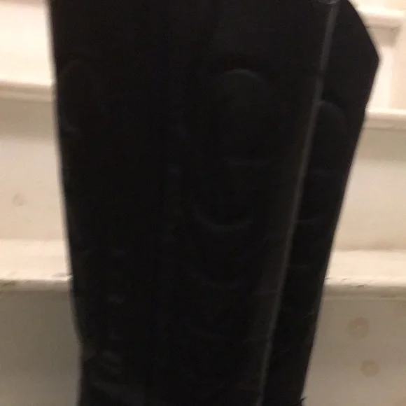 Women's Black Pointed-Toe Western Knee-High Heeled Boots - Picture 12 of 17